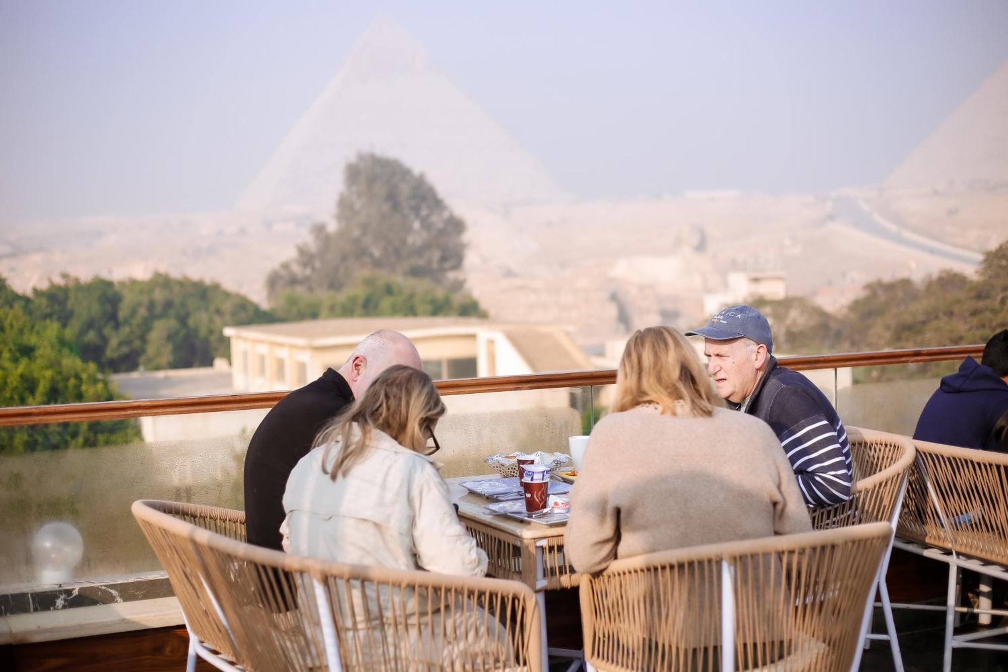 Tree Lounge Pyramids View Inn , Sphinx Giza Kafret el-Gabal Exteriér fotografie